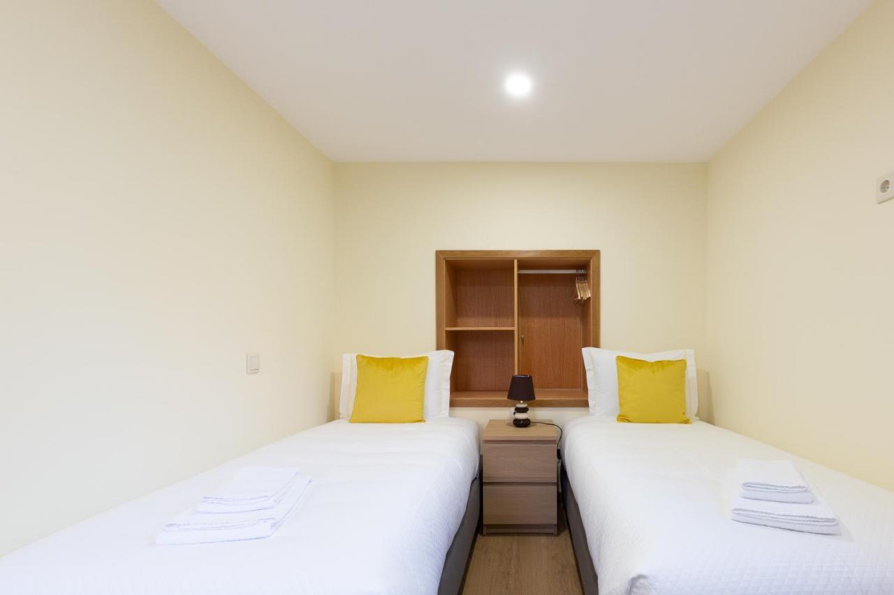 Yellow Tiles By Pcale Apartamento